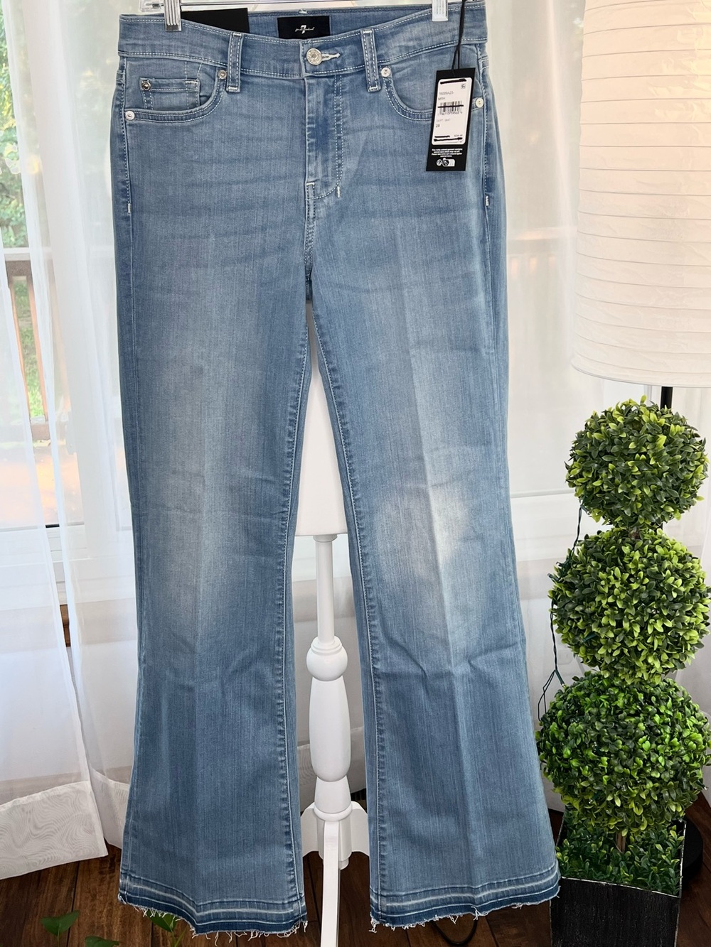 NWT 7 For All Mankind Dojo Tailorless Flare Jeans Color Marrakech Wash Size 28 - Picture 4 of 16